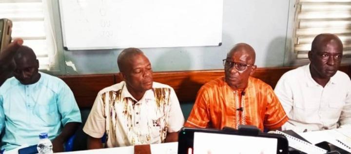 Abattoir de Port-Bouët, les marchands de bétails s'opposent à l'augmentation de 75% des frais d'enlèvement des ordures décidée par Issiaka Sawadogo Abattoir de Port-Bouët, les marchands de bétails s'opposent à l'augmentation de 75% des frais d'enlèvement des ordures décidée par Issiaka Sawadogo