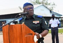 Fuite des produits agricoles de rente vers les pays voisins, le Chef d’Etat-Major annonce des sanctions contre les autorités administratives et militaires à l’ouest Fuite des produits agricoles de rente vers les pays voisins, le Chef d'Etat-Major annonce des sanctions contre les autorités administratives et militaires à l'ouest