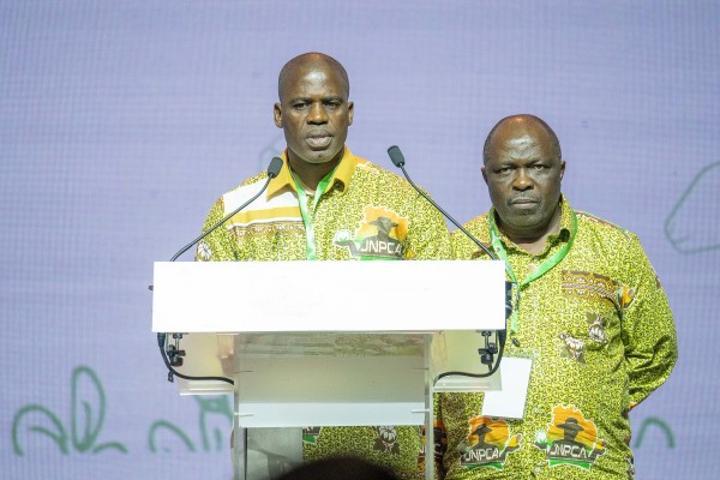 Filière coton-anacarde, les acteurs s'engagent à payer la caution de la candidature de Ouattara pour la présidentielle d'octobre 2025 Filière coton-anacarde, les acteurs s'engagent à payer la caution de la candidature de Ouattara pour la présidentielle d'octobre 2025