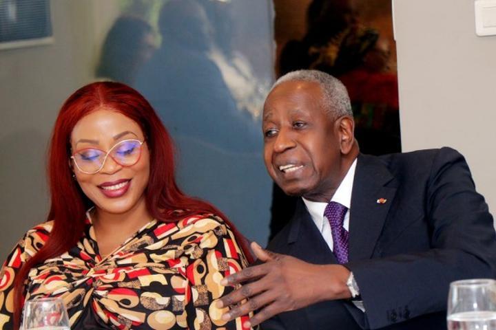 Nommée DGA de la DGAMP, le lieutenant-colonel Ninsemon Kida Rose célébrée par Adama Toungara et Nasseneba Touré Nommée DGA de la DGAMP, le lieutenant-colonel Ninsemon Kida Rose célébrée par Adama Toungara et Nasseneba Touré