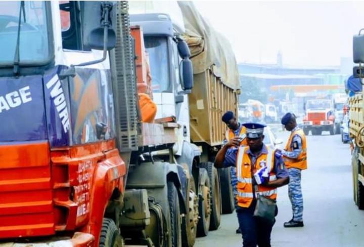 Les véhicules poids lourds de transport de marchandises, invités au strict respect des poids autorisés au risque de subir le règlement de l'UEMOA Les véhicules poids lourds de transport de marchandises, invités au strict respect des poids autorisés au risque de subir le règlement de l'UEMOA