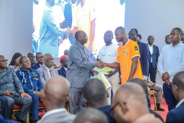 Tiémoko Koné en tournée dans le Hambol, 2,9 milliards pour 8825 jeunes et visite de chantier du futur CHR de Katiola Tiémoko Koné en tournée dans le Hambol, 2,9 milliards pour 8825 jeunes et visite de chantier du futur CHR de Katiola