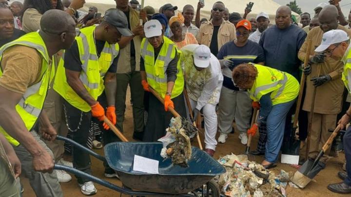 Abobo, Kandia s'engage à débarrasser la commune des ordures ménagères et des déchets solides, 50 comités locaux d'hygiene installés Abobo, Kandia s'engage à débarrasser la commune des ordures ménagères et des déchets solides, 50 comités locaux d'hygiene installés