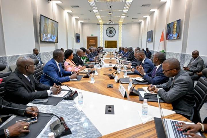 Le Gouvernement et le secteur privé enclenchent une nouvelle dynamique de collaboration pour accélérer l'émergence des « Champions Nationaux » Le Gouvernement et le secteur privé enclenchent une nouvelle dynamique de collaboration pour accélérer l'émergence des « Champions Nationaux »