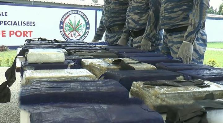 Procès du trafic de Cocaïne en 2021, le Procureur requiert 5 ans contre les officiers et les indics, verdict attendu en mars Procès du trafic de Cocaïne en 2021, le Procureur requiert 5 ans contre les officiers et les indics, verdict attendu en mars