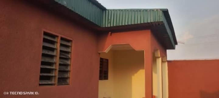 Bouaflé, le Député Koné Issiaka offre une villa à l'Imam de Dehita, un geste de générosité salué par la communauté musulmane de la localité Bouaflé, le Député Koné Issiaka offre une villa à l'Imam de Dehita, un geste de générosité salué par la communauté musulmane de la localité
