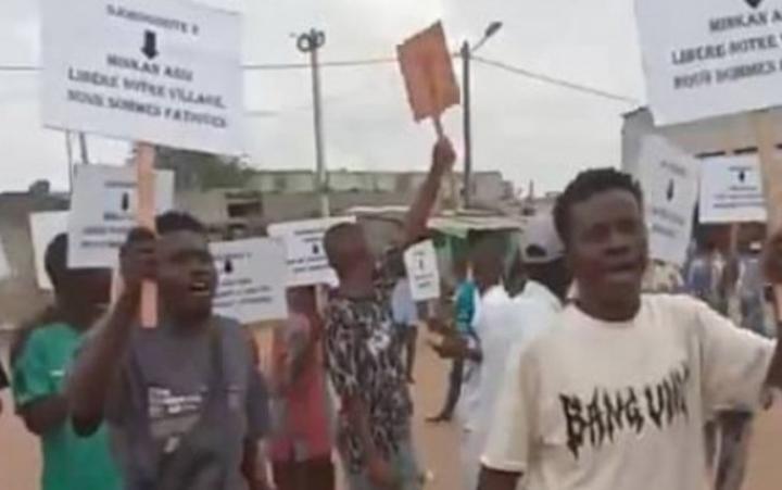 Crise du foncier à Djorogobité 2, une tentative de destitution du chef tourne à l'affrontement, des blessés signalés Crise du foncier à Djorogobité 2, une tentative de destitution du chef tourne à l'affrontement, des blessés signalés
