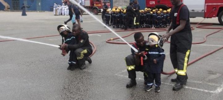 Célébration du Mardi Gras, des établissements scolaires et préscolaires honorent les Forces de Défense et de Sécurité (FDS) Célébration du Mardi Gras, des établissements scolaires et préscolaires honorent les Forces de Défense et de Sécurité (FDS)