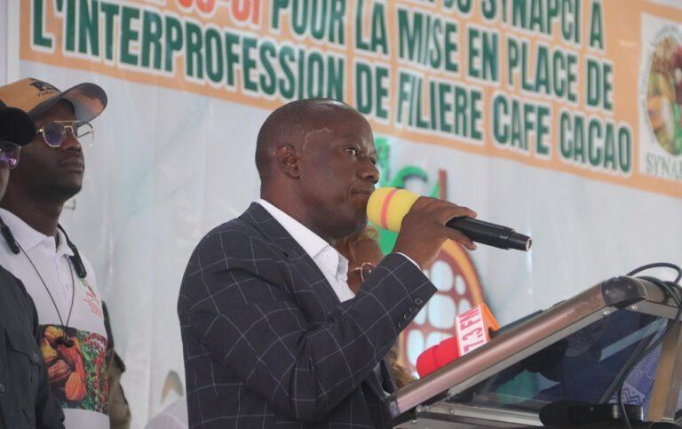 Le SYNAP-CI mobilise les producteurs de café-cacao à Daloa pour soutenir la création de l’interprofession Le SYNAP-CI mobilise les producteurs de café-cacao à Daloa pour soutenir la création de l’interprofession
