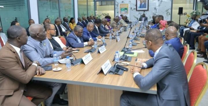 Présidentielle, liste électorale provisoire marquée par la radiation de certains potentiels candidats au centre d'une rencontre du RHDP Présidentielle, liste électorale provisoire marquée par la radiation de certains potentiels candidats au centre d'une rencontre du RHDP