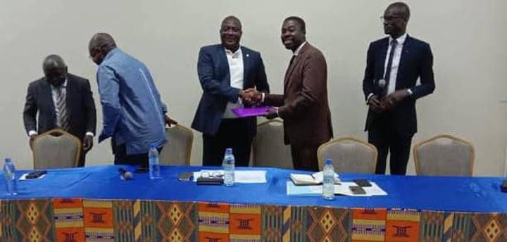 Prof Decaird Kouadio prend les rênes du département de Philosophie de l’Université Félix Houphouët-Boigny Prof Decaird Kouadio prend les rênes du département de Philosophie de l’Université Félix Houphouët-Boigny
