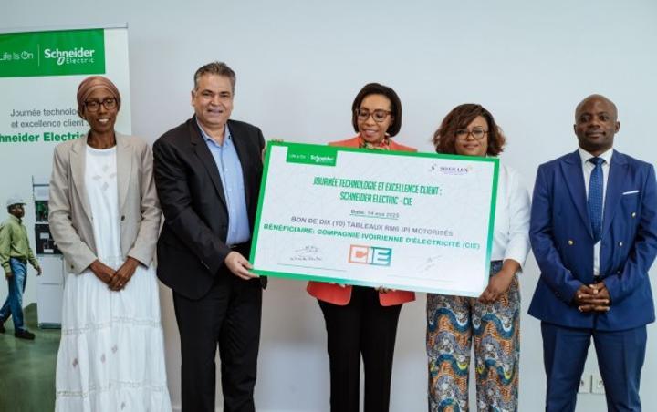 Schneider Electric illumine l'avenir énergétique avec 10 tableaux RM6 IPI motorisés offerts à la CIE Schneider Electric illumine l'avenir énergétique avec 10 tableaux RM6 IPI motorisés offerts à la CIE