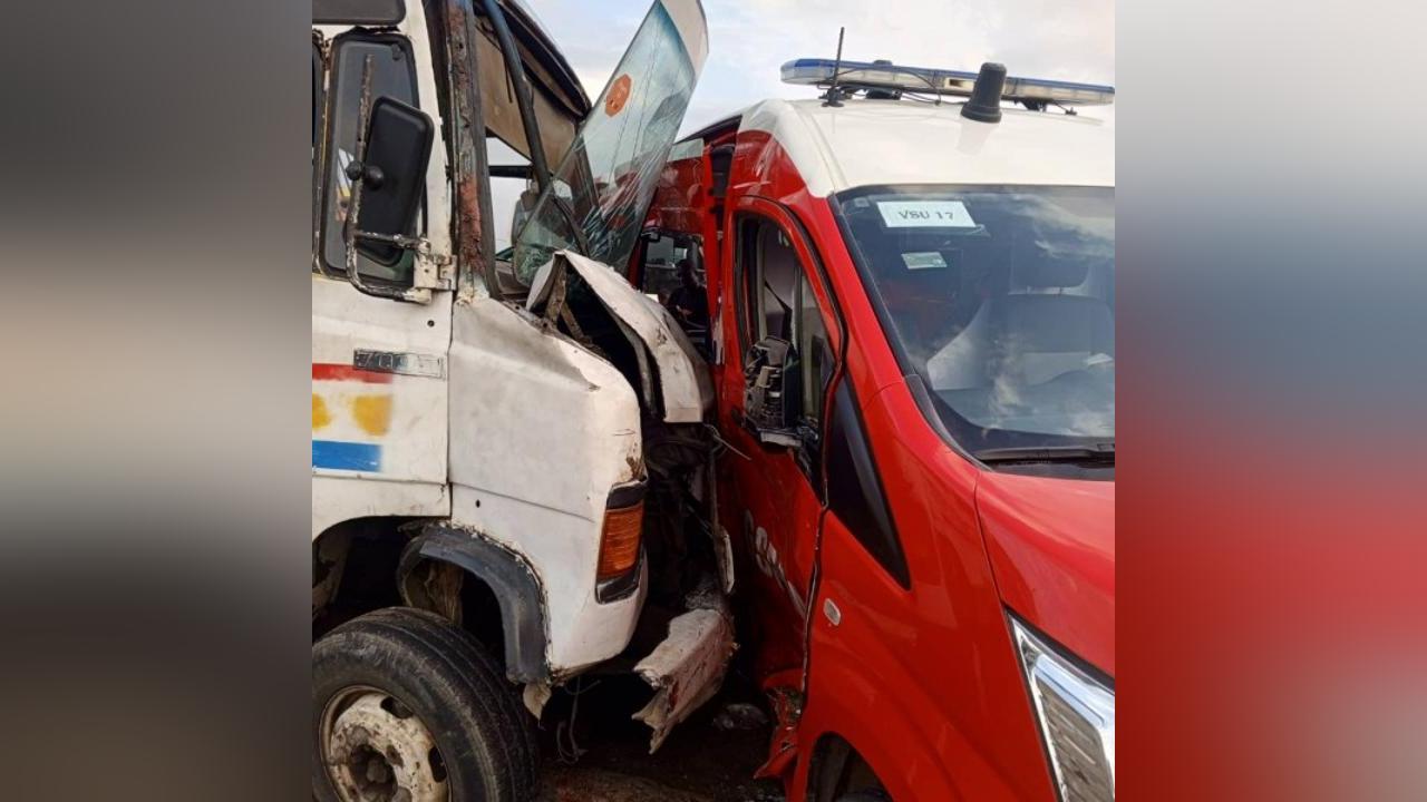 Un engin des Pompiers en route pour une intervention à Abobo percuté par un véhicule, un blessé, le GSPM : « Une infraction grave, punie par la loi » Un engin des Pompiers en route pour une intervention à Abobo percuté par un véhicule, un blessé, le GSPM : « Une infraction grave, punie par la loi »