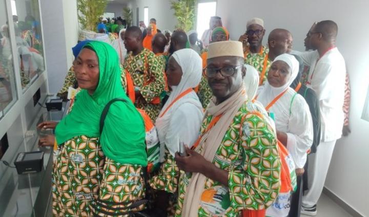 Hadj 2025, premier vol de 388 pèlerins ivoiriens vers La Mecque, sous le signe de la paix et de l'unité nationale Hadj 2025, premier vol de 388 pèlerins ivoiriens vers La Mecque, sous le signe de la paix et de l'unité nationale