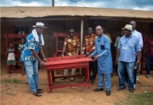 Don de tables-bancs et plantation d’arbres à Dogbo Don de tables-bancs et plantation d'arbres à Dogbo