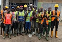 Curage Géant À Abidjan Pour Éliminer L’Eau Piégée Curage Géant À Abidjan Pour Éliminer L'Eau Piégée