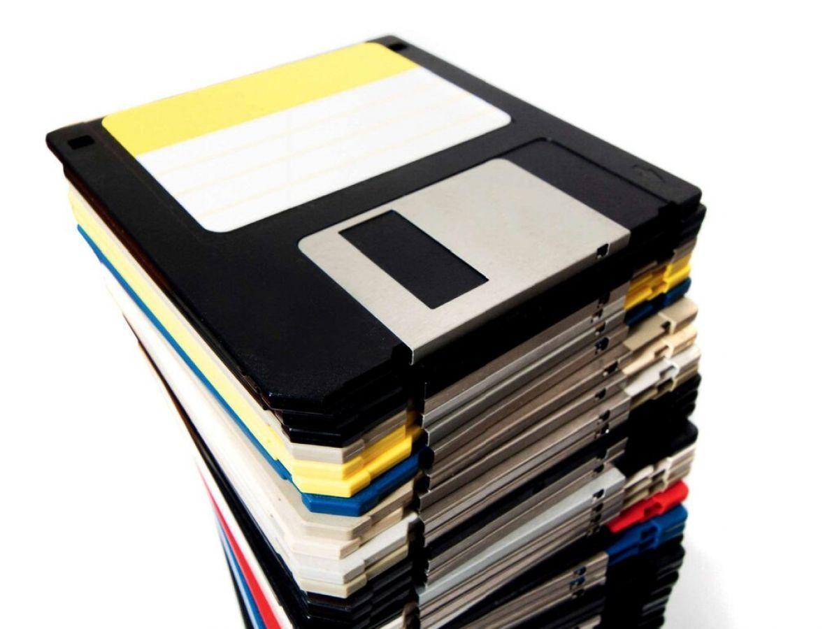 Mémoire Informatique: L'Éternelle Course Aux Octets Mémoire Informatique: L'Éternelle Course Aux Octets