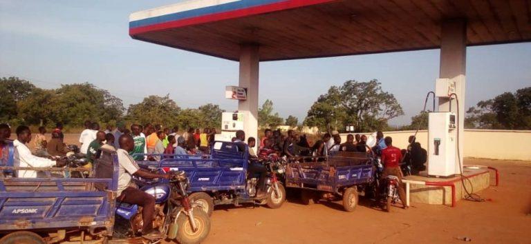 Retour du carburant dans les villes du Mali malgré pénuries Retour du carburant dans les villes du Mali malgré pénuries