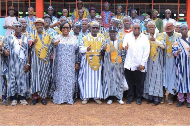 Candidature d'Anne Ouloto Soutenue par Chefs Traditionnels Candidature d'Anne Ouloto Soutenue par Chefs Traditionnels