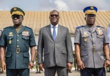 Félicitations du Ministre aux Généraux Doumbia et Touré Félicitations du Ministre aux Généraux Doumbia et Touré