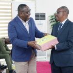 CEI Remet Affiches et Bulletins pour Campagne Responsable CEI Remet Affiches et Bulletins pour Campagne Responsable