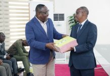 CEI Remet Affiches et Bulletins pour Campagne Responsable CEI Remet Affiches et Bulletins pour Campagne Responsable