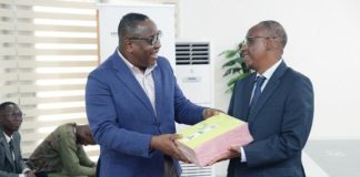 CEI Remet Affiches et Bulletins pour Campagne Responsable CEI Remet Affiches et Bulletins pour Campagne Responsable