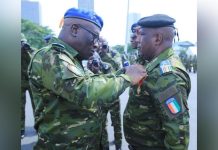 Décorations des Militaires et Civils par le CEMAG Doumbia Décorations des Militaires et Civils par le CEMAG Doumbia