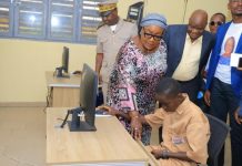 Anne Ouloto Équipe Collège et Lycée en Matériel Informatique Anne Ouloto Équipe Collège et Lycée en Matériel Informatique