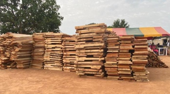 Diégonéfla Offre Tables-Blancs aux Écoles Législatives Diégonéfla Offre Tables-Blancs aux Écoles Législatives
