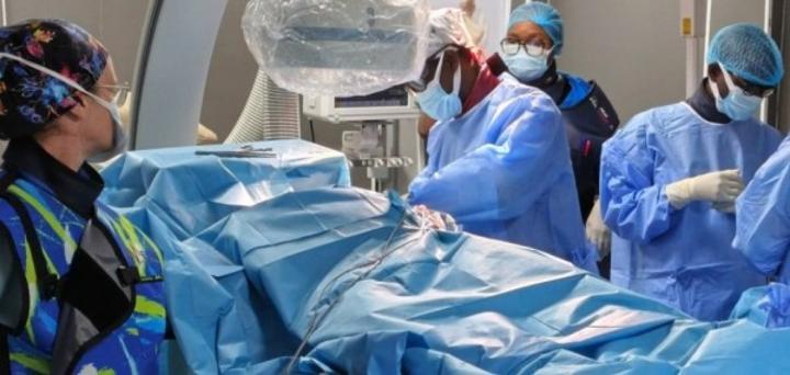 Intervention Inédite de Stimulation Biventriculaire à Abidjan Intervention Inédite de Stimulation Biventriculaire à Abidjan