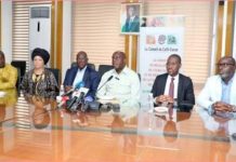 Commercialisation du Cacao, l’OIA salue la décision de l’Etat d’enlever l’intégralité de la production, 102 camions répertoriés dans les Ports, 62 dans l’illégalité Commercialisation du Cacao, l'OIA salue la décision de l'Etat d'enlever l'intégralité de la production, 102 camions répertoriés dans les Ports, 62 dans l'illégalité