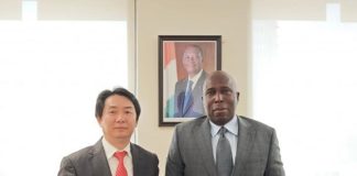 Moussa Dosso Échange Avec L’Ambassadeur Wu Jie Moussa Dosso Échange Avec L'Ambassadeur Wu Jie