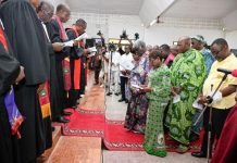 Beugré Mambé Confie Le Pays À Dieu Lors D’Un Culte Beugré Mambé Confie Le Pays À Dieu Lors D'Un Culte