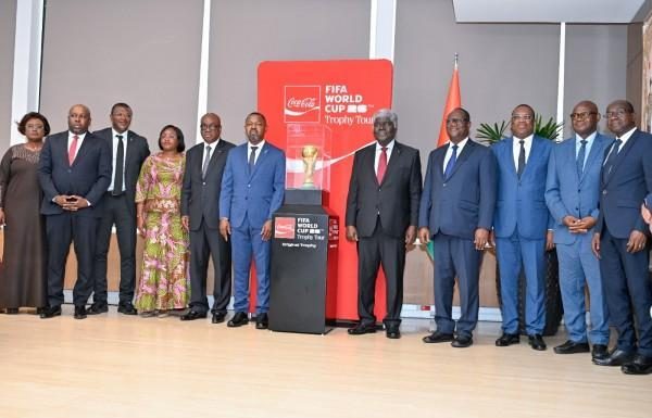 Mondial 2026, le PM Beugré Mambé accueille le Trophée à Abidjan Mondial 2026, le PM Beugré Mambé accueille le Trophée à Abidjan
