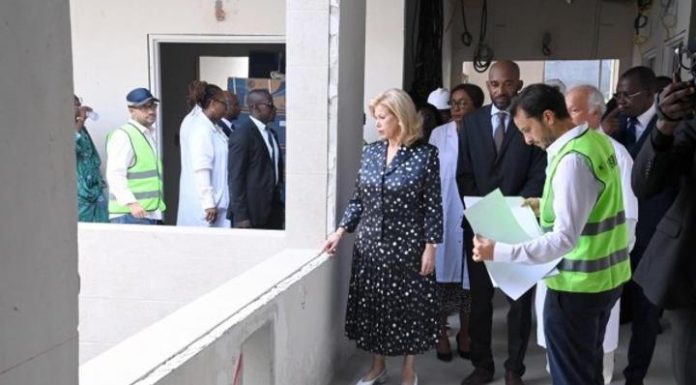Visite de Dominique Ouattara à l’Hôpital Mère-Enfant Visite de Dominique Ouattara à l'Hôpital Mère-Enfant