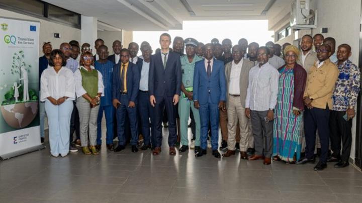 Transparence Climatique et Contrôle des Émissions Terrestres Transparence Climatique et Contrôle des Émissions Terrestres