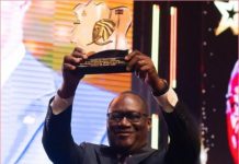 Homme de l’Année 2025 Dédie Distinction aux Sacrifices Homme de l'Année 2025 Dédie Distinction aux Sacrifices