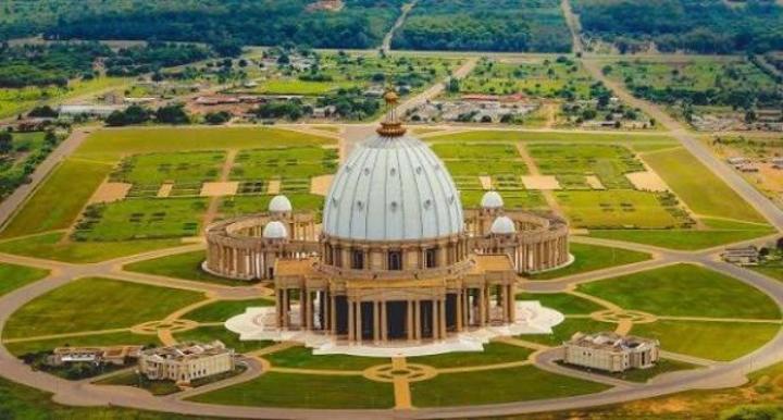 Transfert de la Capitale à Yamoussoukro Quarante Ans Après Transfert de la Capitale à Yamoussoukro Quarante Ans Après