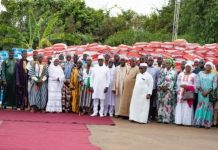 Remise de don aux Musulmans et Chrétiens du Tonpki, Vagondo : « Prier pour le Président Alassane Ouattara pour la garantie qu’il représente pour nous » Remise de don aux Musulmans et Chrétiens du Tonpki, Vagondo : « Prier pour le Président Alassane Ouattara pour la garantie qu'il représente pour nous »