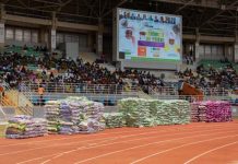 Ouattara Offre 20 000 Kits Alimentaires à Korhogo Ouattara Offre 20 000 Kits Alimentaires à Korhogo
