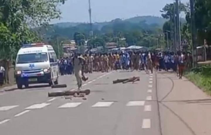 Drame à Gouméré: Moto Fauche Deux Élèves et Blessés Drame à Gouméré: Moto Fauche Deux Élèves et Blessés