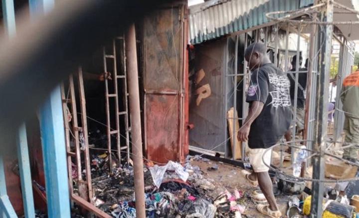 Incendie au Marché de Balouzon à Daloa Trois Conteneurs Ravagés Incendie au Marché de Balouzon à Daloa Trois Conteneurs Ravagés