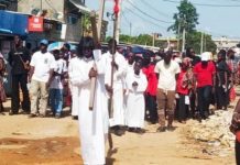 Ferveur et Espérance au Chemin de Croix à Abidjan Ferveur et Espérance au Chemin de Croix à Abidjan