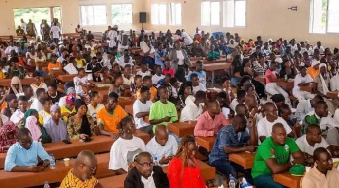 Divo Réfléchit au Lôh-Djiboua comme Pôle Café Divo Réfléchit au Lôh-Djiboua comme Pôle Café