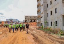 Logements sociaux, Moussa Sanogo s’imprègne des travaux de voiries et réseaux divers (VRD) d’Ahoué (Alépé) Logements sociaux, Moussa Sanogo s'imprègne des travaux de voiries et réseaux divers (VRD) d'Ahoué (Alépé)
