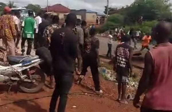 Zoukougbeu sous tension, un accident mortel met des jeunes en colère, le Carrefour CPC à l'arrêt Zoukougbeu sous tension, un accident mortel met des jeunes en colère, le Carrefour CPC à l'arrêt