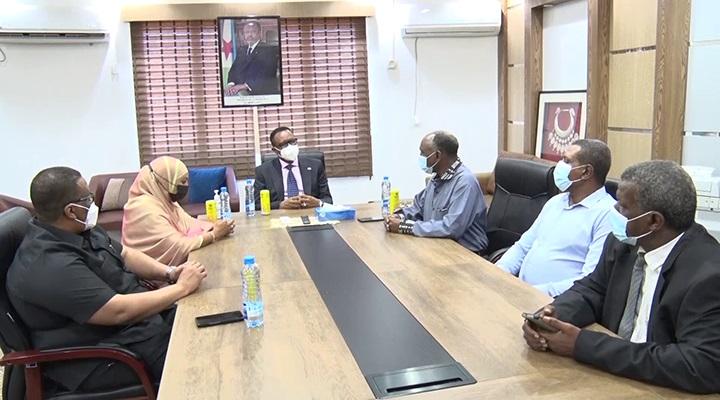 Ultime étape de son séjour de travail à Djibouti, le maire de Hargueisa visite les installations de la RTD Ultime étape de son séjour de travail à Djibouti, le maire de Hargueisa visite les installations de la RTD