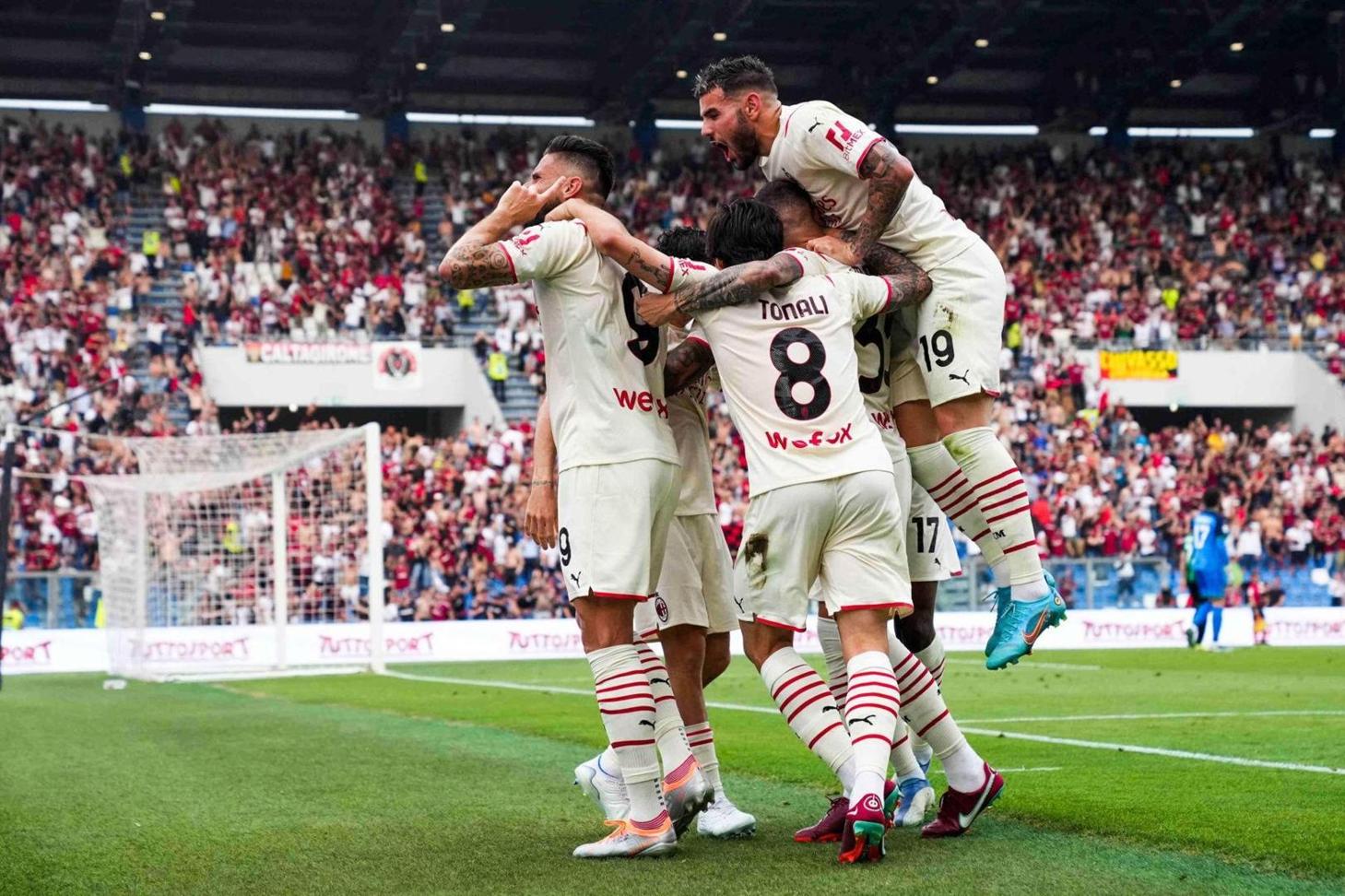 Le Milan AC cartonne Sassuolo et s’offre le Scudetto devant son rival intériste Le Milan AC cartonne Sassuolo et s’offre le Scudetto devant son rival intériste