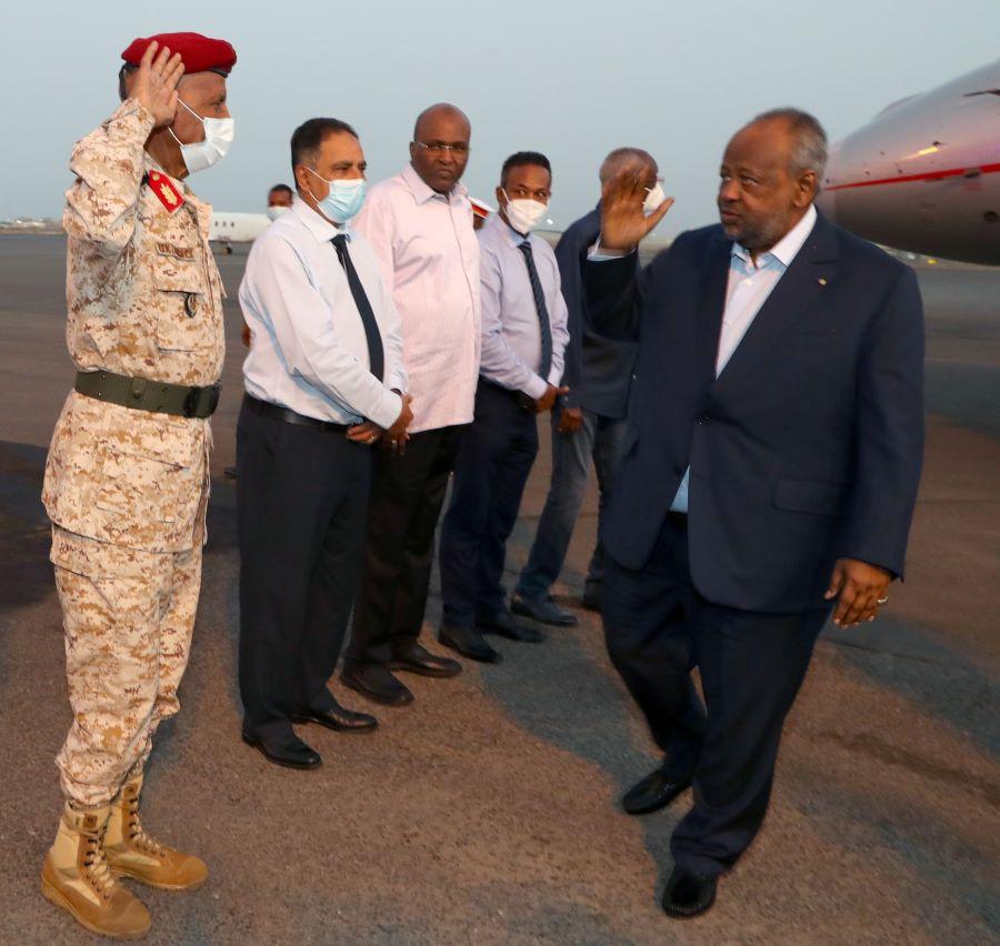 Le chef de l'Etat regagne le pays à l'issue de sa participation à Abidjan, en Côte d’Ivoire, aux travaux de la COP15 Le chef de l'Etat regagne le pays à l'issue de sa participation à Abidjan, en Côte d’Ivoire, aux travaux de la COP15